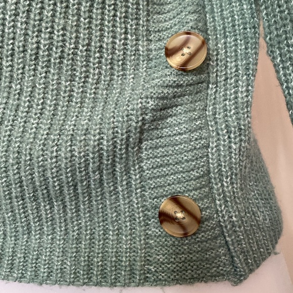 Yes Lola crew neckline ribbed knit sweater, buttons details, boxy! Size Small - Picture 4 of 17